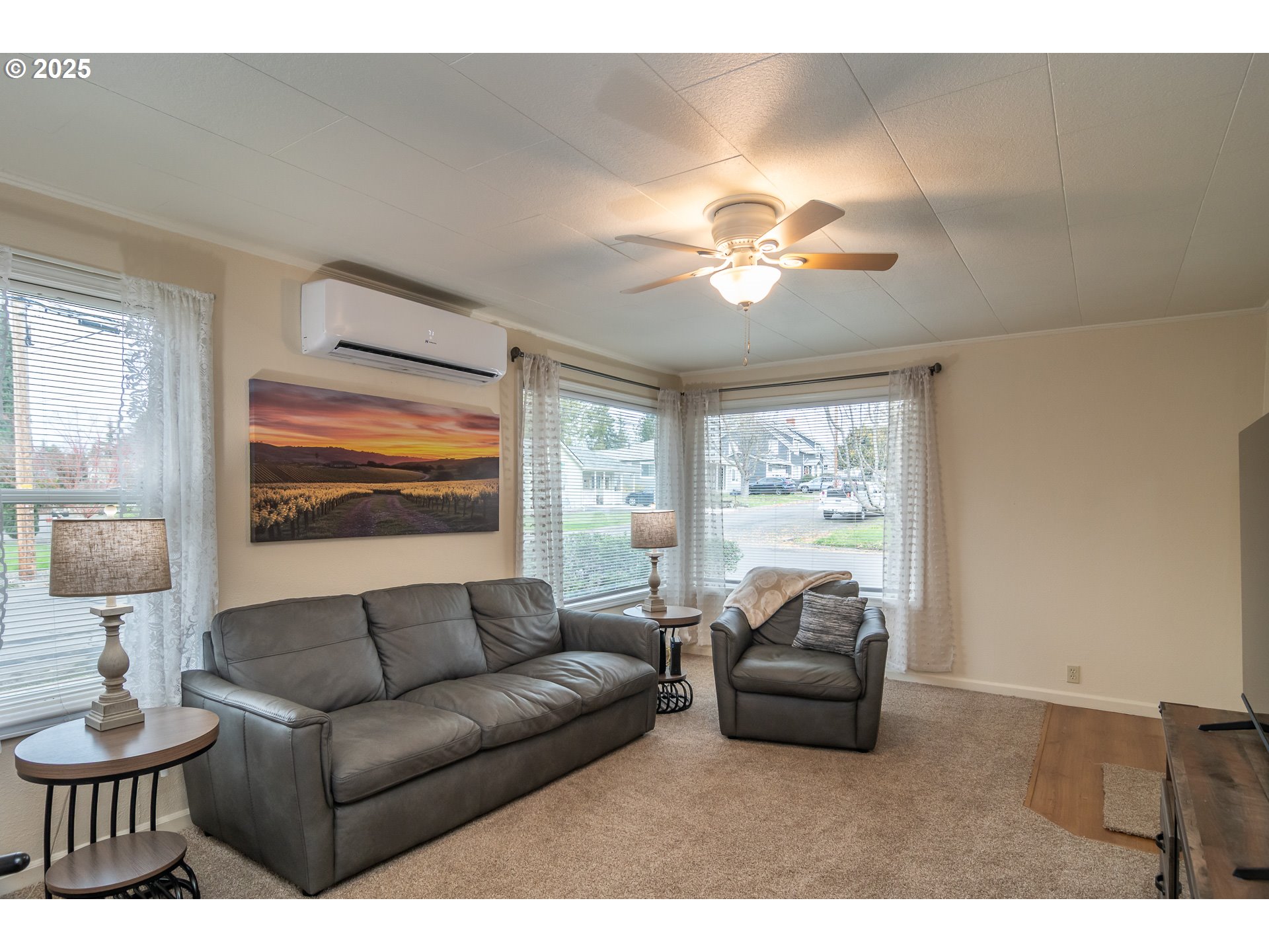 512 West Center Street Roseburg, OR 97471 - Photo 30 of 48 a living room with furniture and a large window