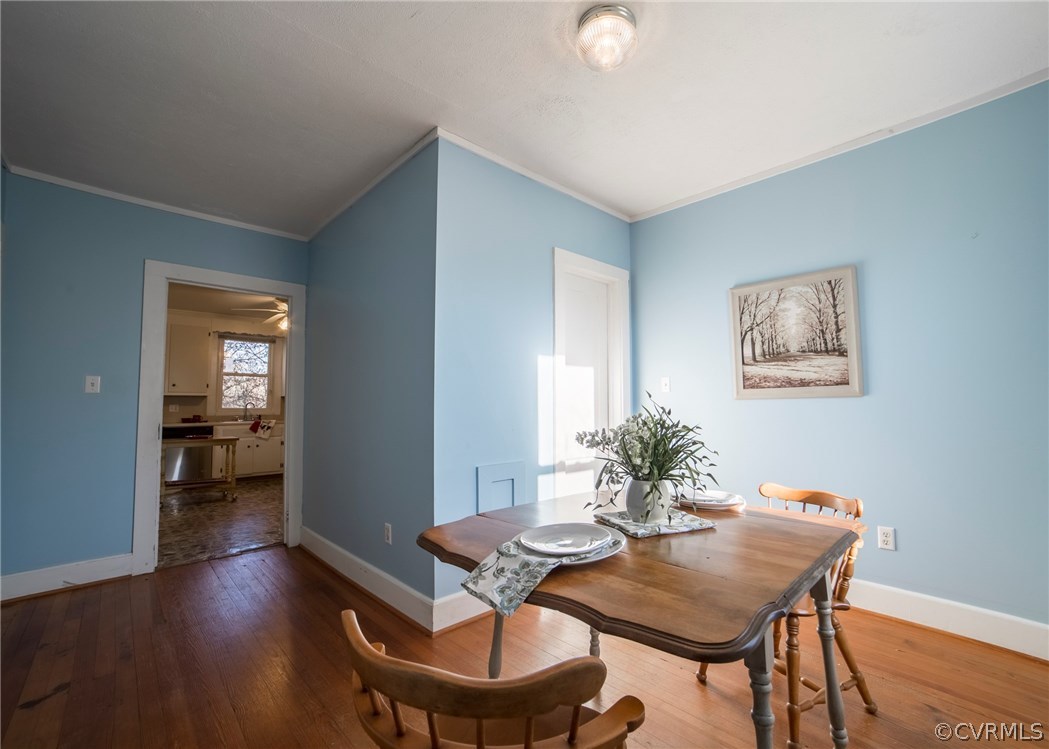 4450 Old Buckingham Road Powhatan, VA 23139 - Photo 9 of 30 Cozy Dining Room directly off the Kitchen for easy