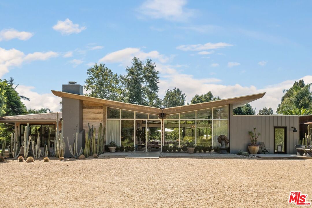 6237 Bonsall Drive Malibu, CA 90265 - Photo 1 of 50 a front view of house with a outdoor space