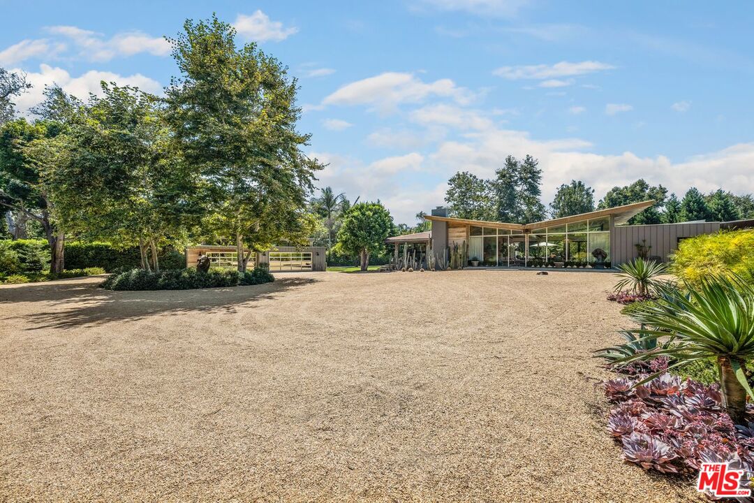 6237 Bonsall Drive Malibu, CA 90265 - Photo 2 of 50 a view of lake view