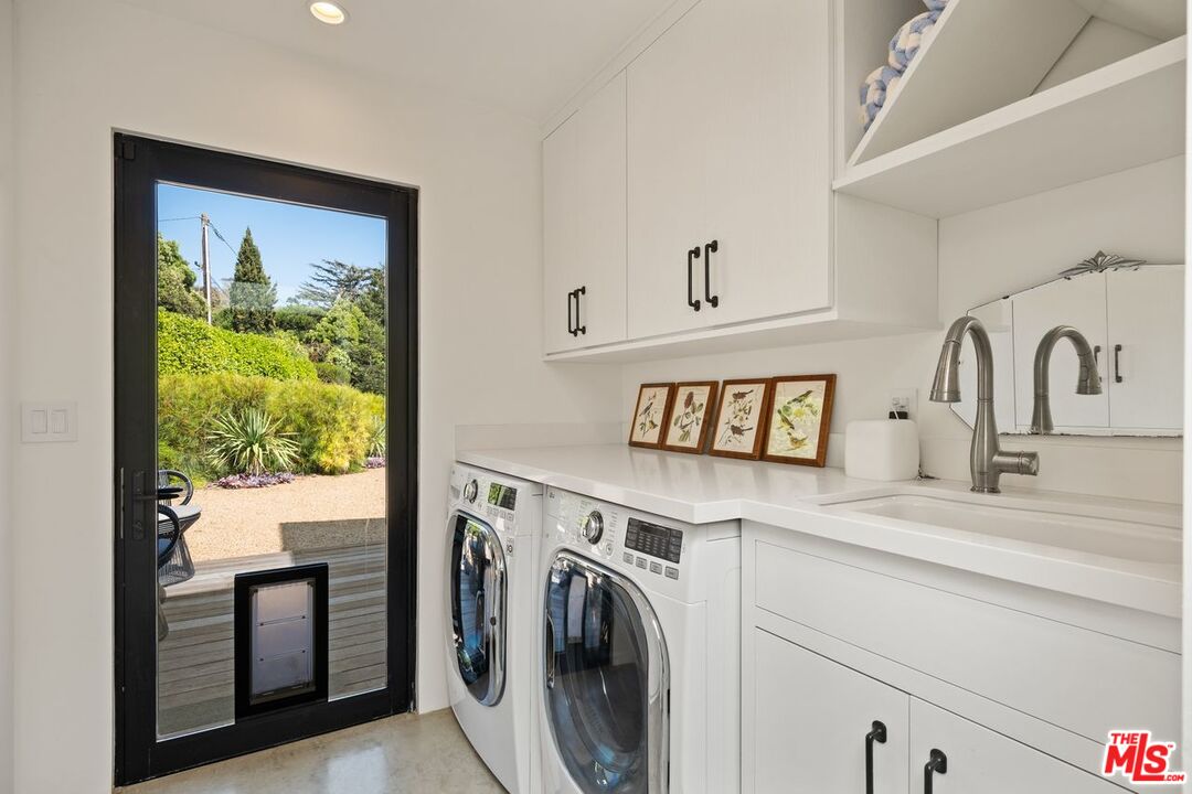 6237 Bonsall Drive Malibu, CA 90265 - Photo 23 of 50 a view of living room with washer and dryer