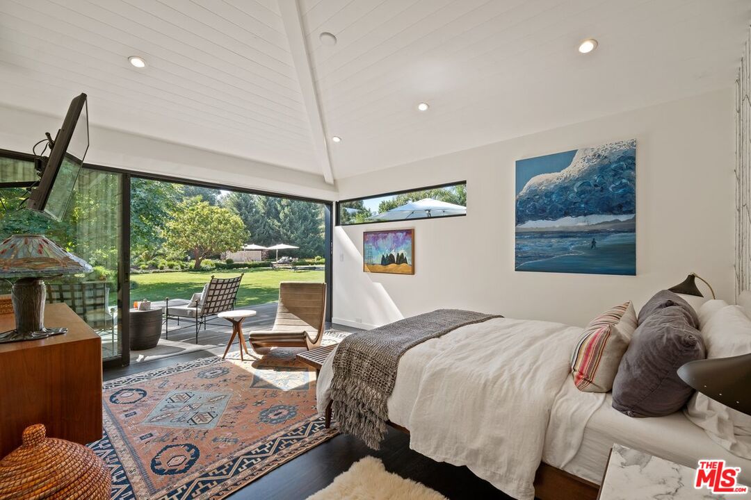 6237 Bonsall Drive Malibu, CA 90265 - Photo 27 of 50 a bedroom with a bed and large windows