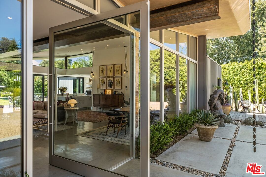 6237 Bonsall Drive Malibu, CA 90265 - Photo 4 of 50