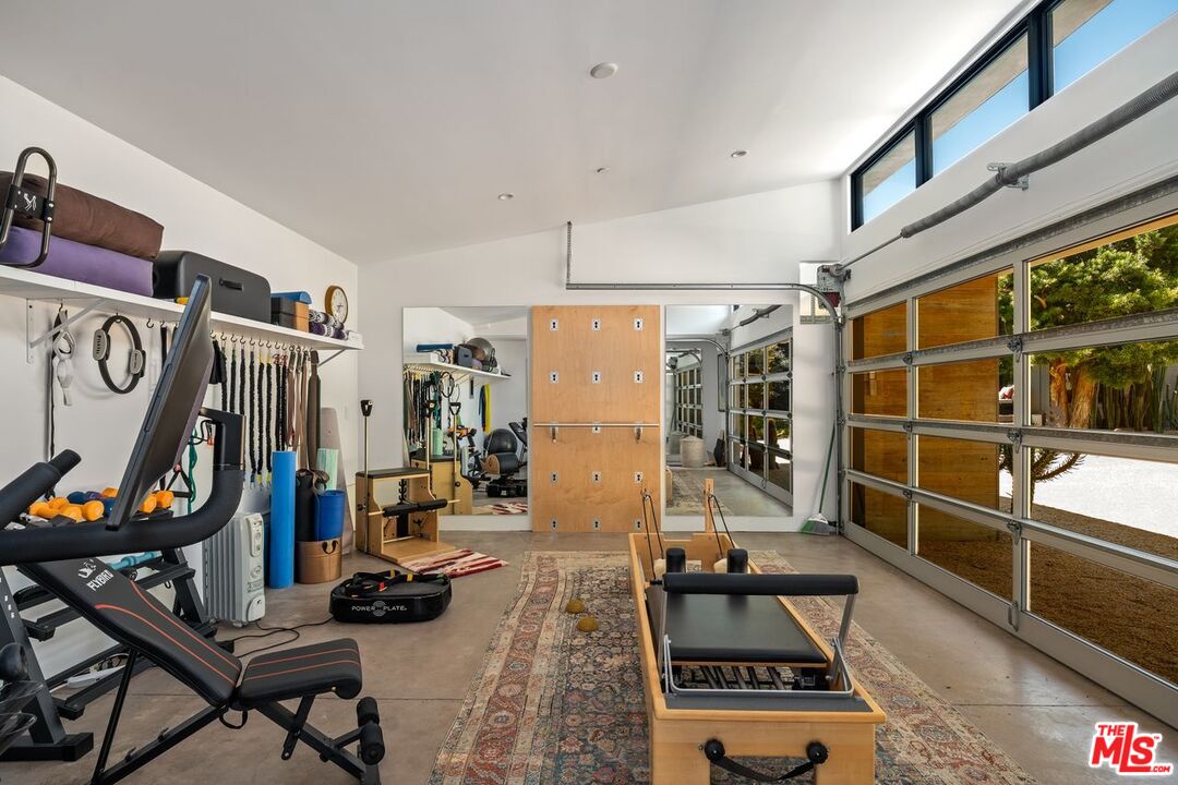 6237 Bonsall Drive Malibu, CA 90265 - Photo 49 of 50 a room with gym equipment