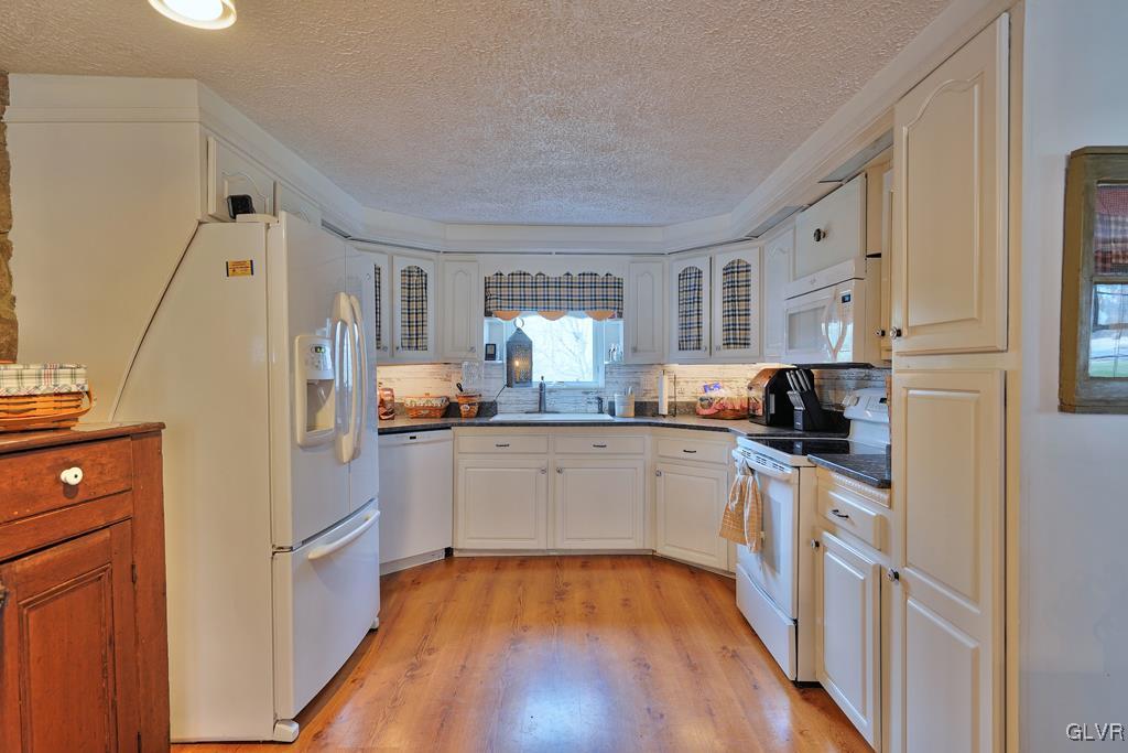 4886 Jasper Road Emmaus, PA 18049 - Photo 9 of 24 Gallery Image 9
