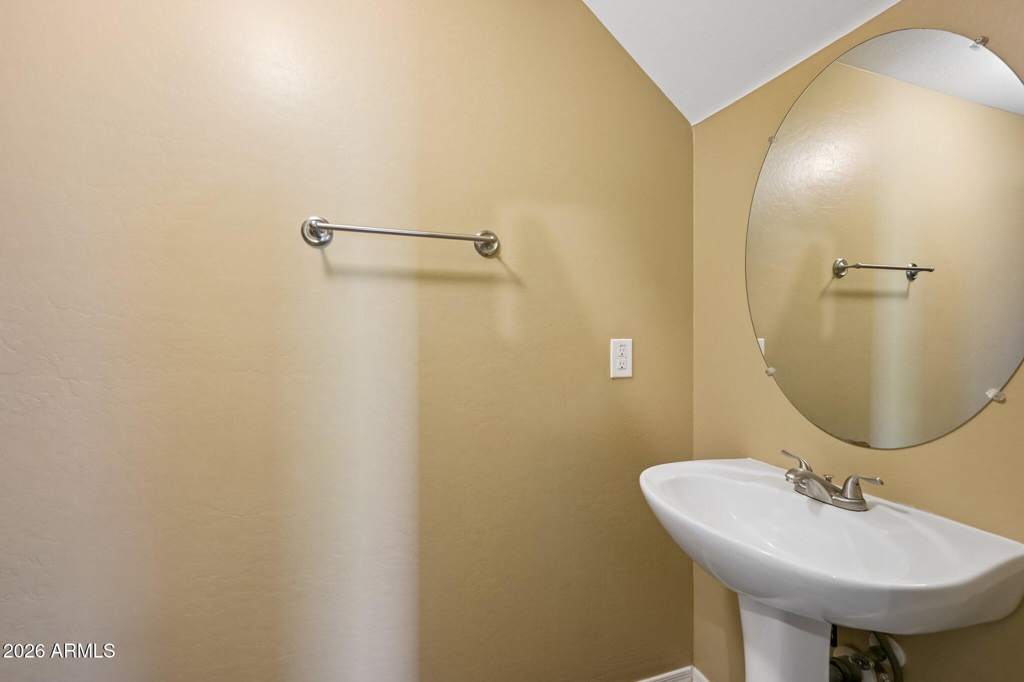2330 East Pecan Road Phoenix, AZ 85040 - Photo 11 of 30 Guest bath