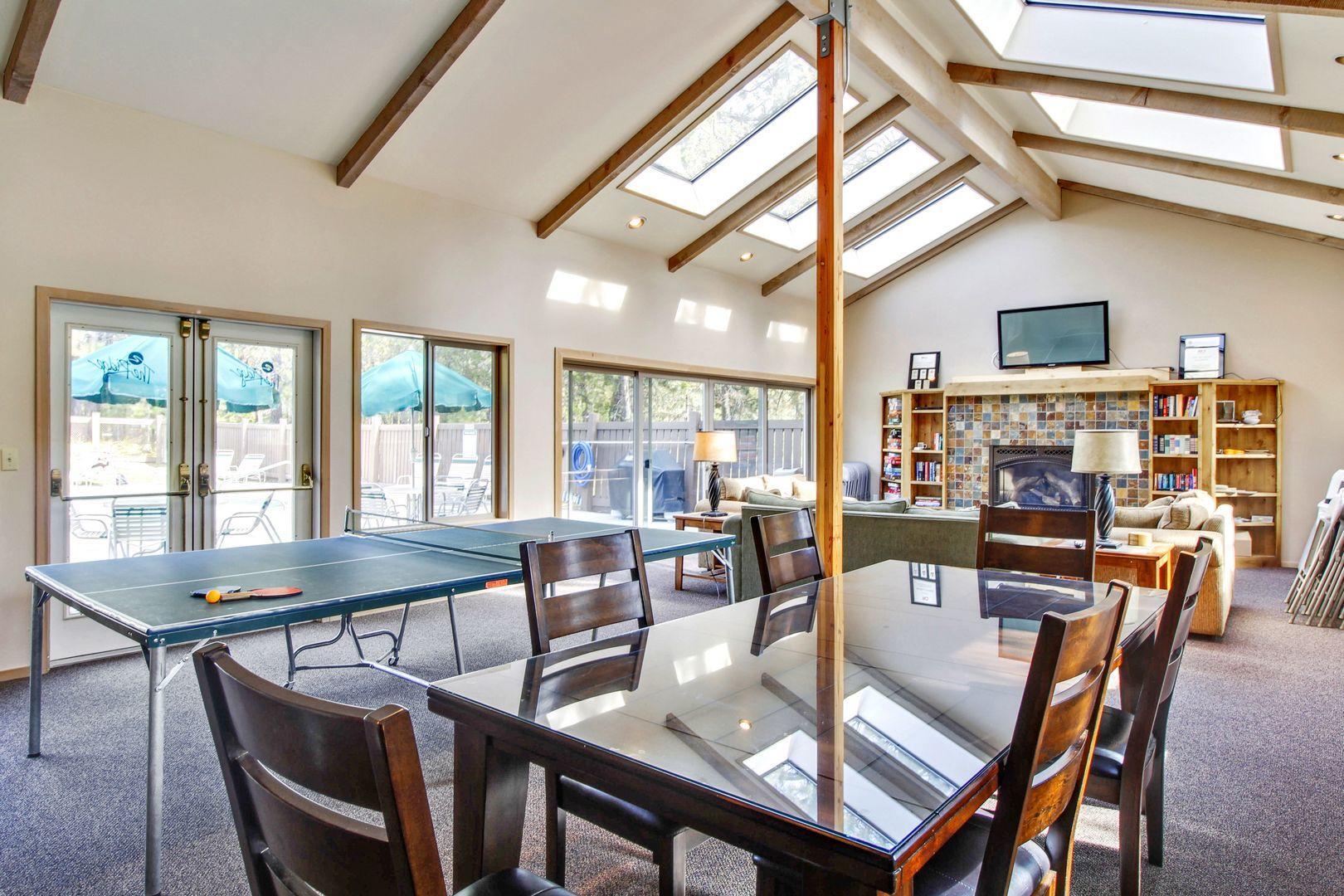 57407 Beaver Ridge Loop, Unit 44 Sunriver, OR 97707 - Photo 26 of 28 owners lounge