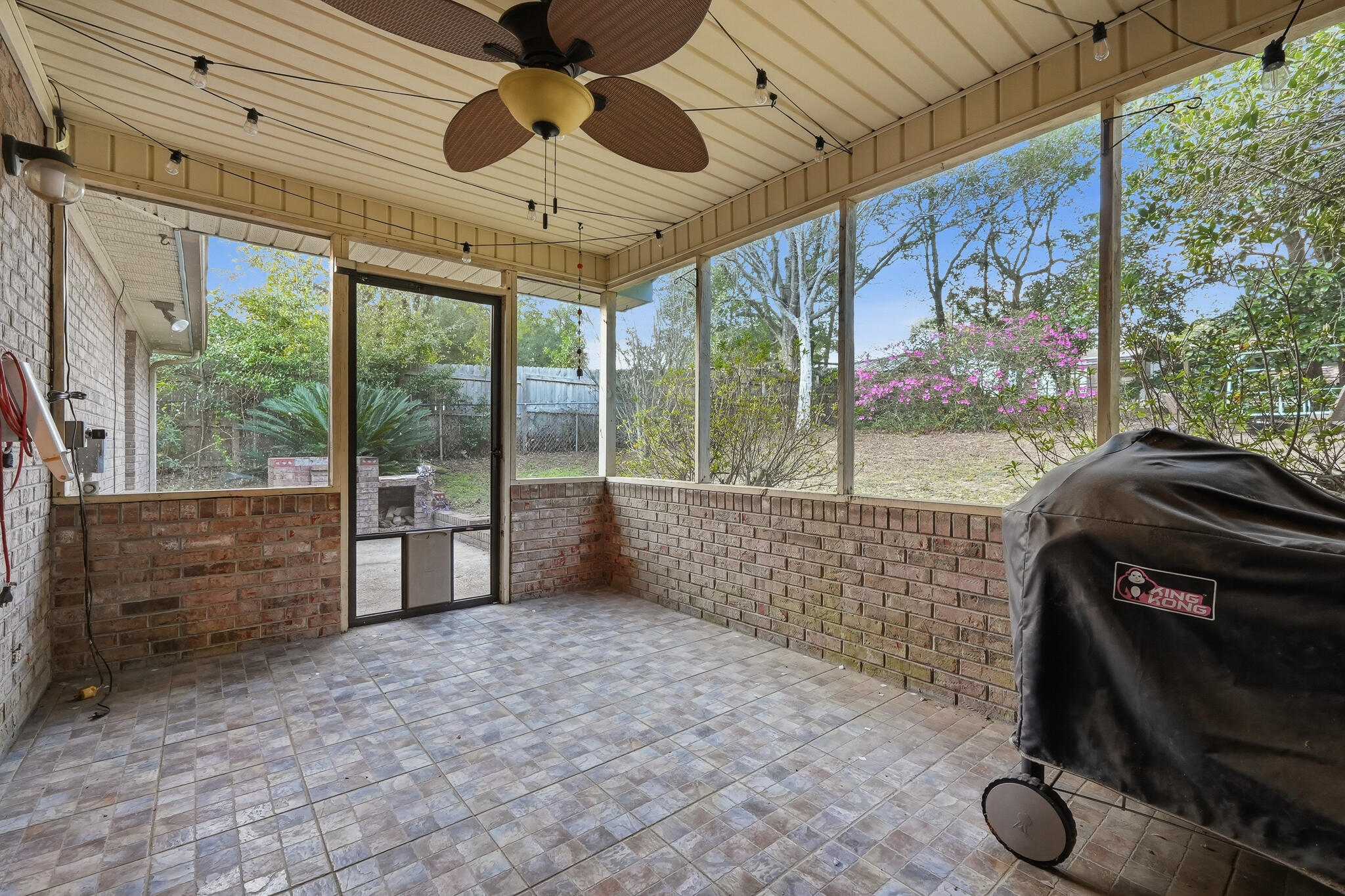 271 Willow Avenue Freeport, FL 32439 - Photo 22 of 57 a room with natural light