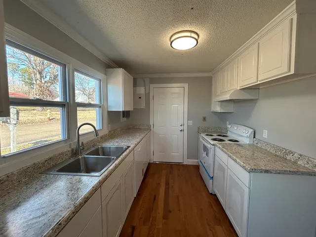 $2,200 | 7505 Lee Highway, Chattanooga, TN 37421