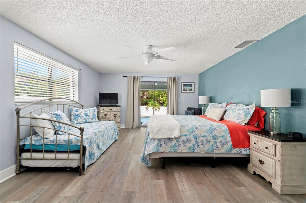 14030 79th Avenue Seminole, FL 33776 - Photo 15 of 33 a bedroom with a bed and a couch