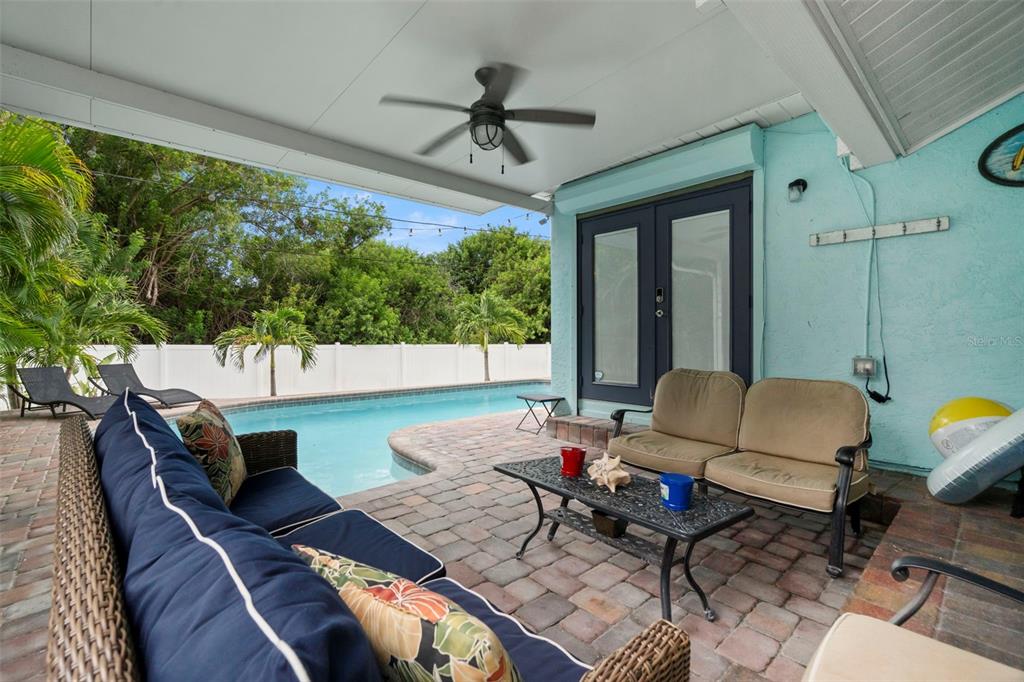 14030 79th Avenue Seminole, FL 33776 - Photo 26 of 33 a living room with furniture and a large window
