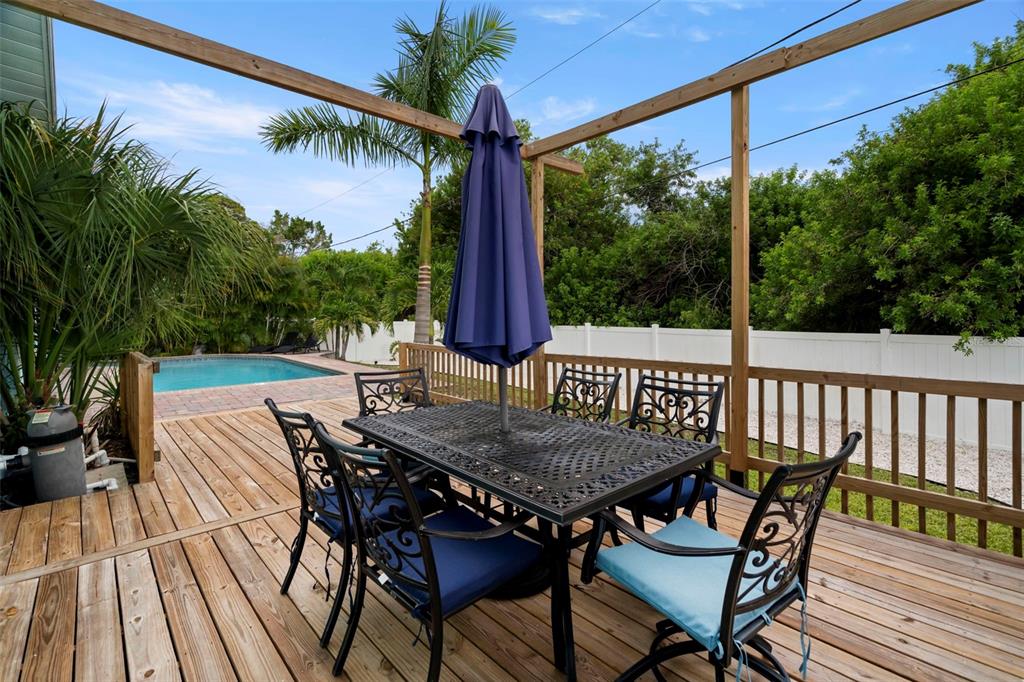 14030 79th Avenue Seminole, FL 33776 - Photo 29 of 33 a view of a table and chairs in patio