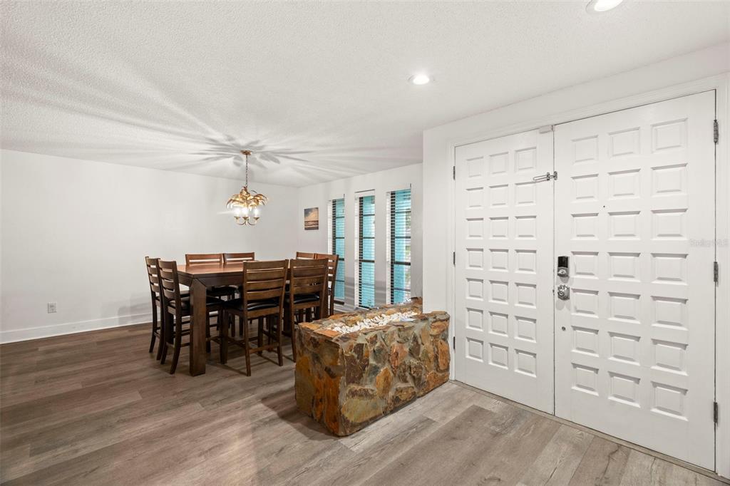 14030 79th Avenue Seminole, FL 33776 - Photo 5 of 33 a view of a livingroom with furniture