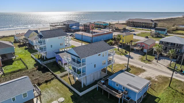 $699,000 | 218 Ocean Avenue, Surfside Beach, TX 77541