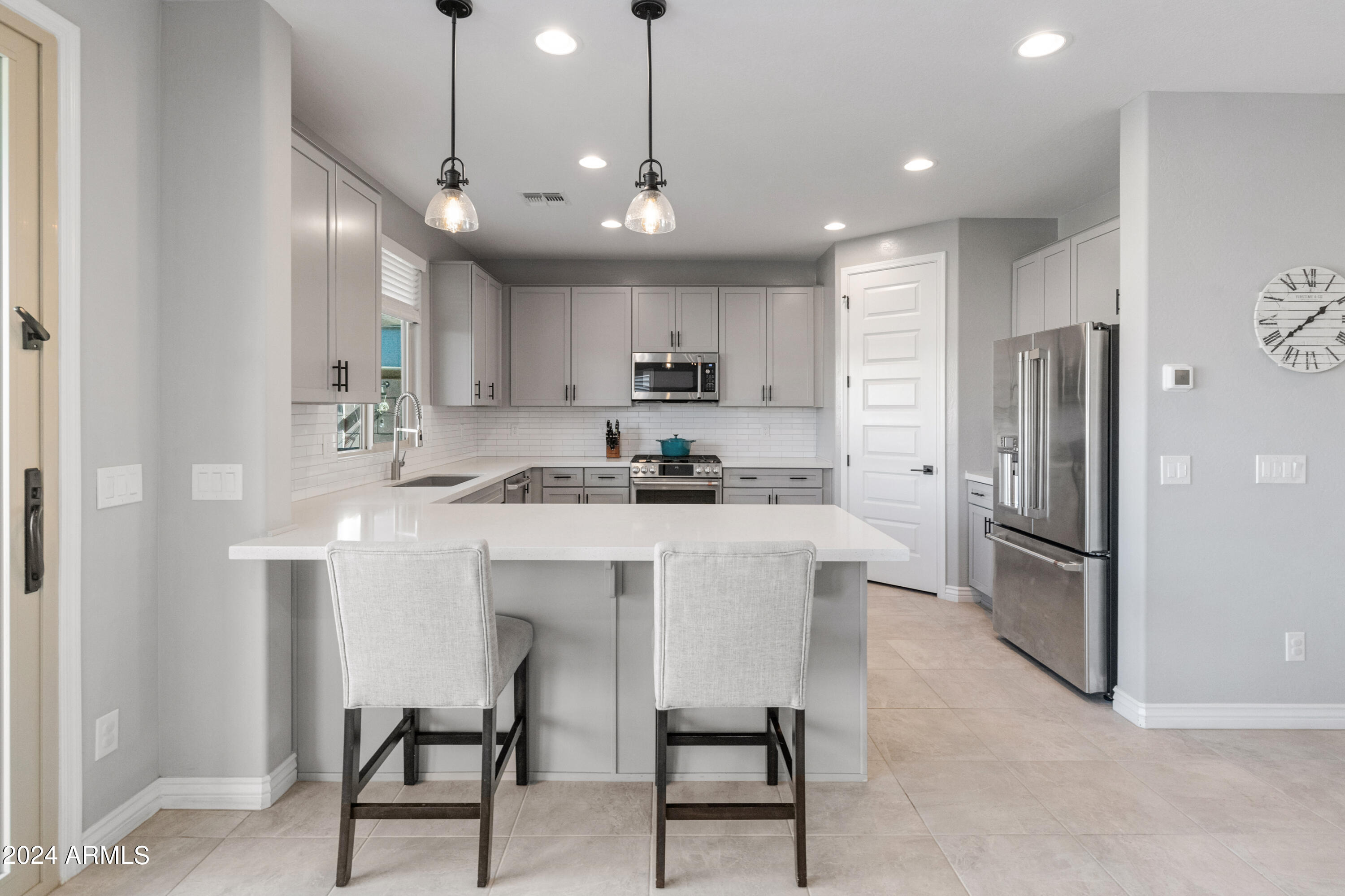 518 Balao Drive Phoenix, AZ 85085 - Photo 28 of 64 Breakfast Bar