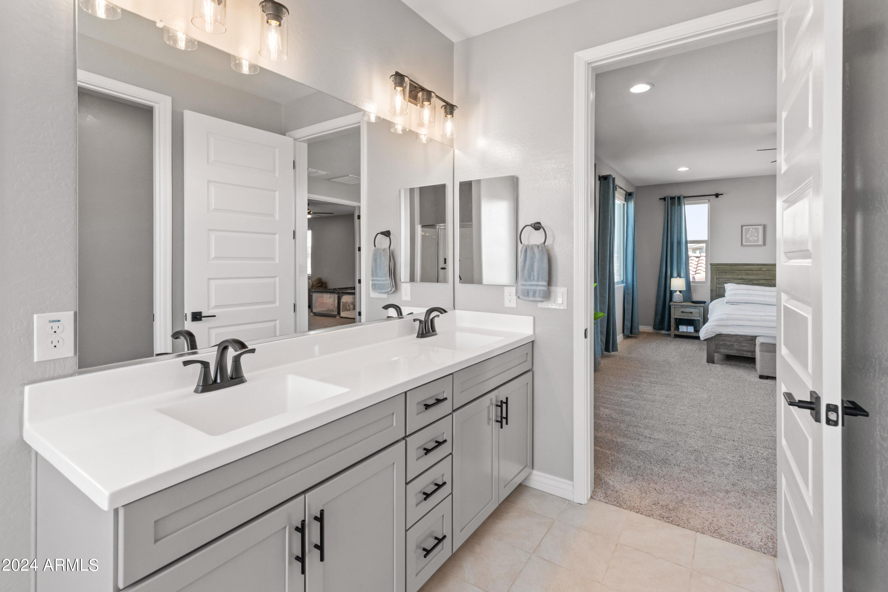 518 Balao Drive Phoenix, AZ 85085 - Photo 36 of 64 Primary Bath