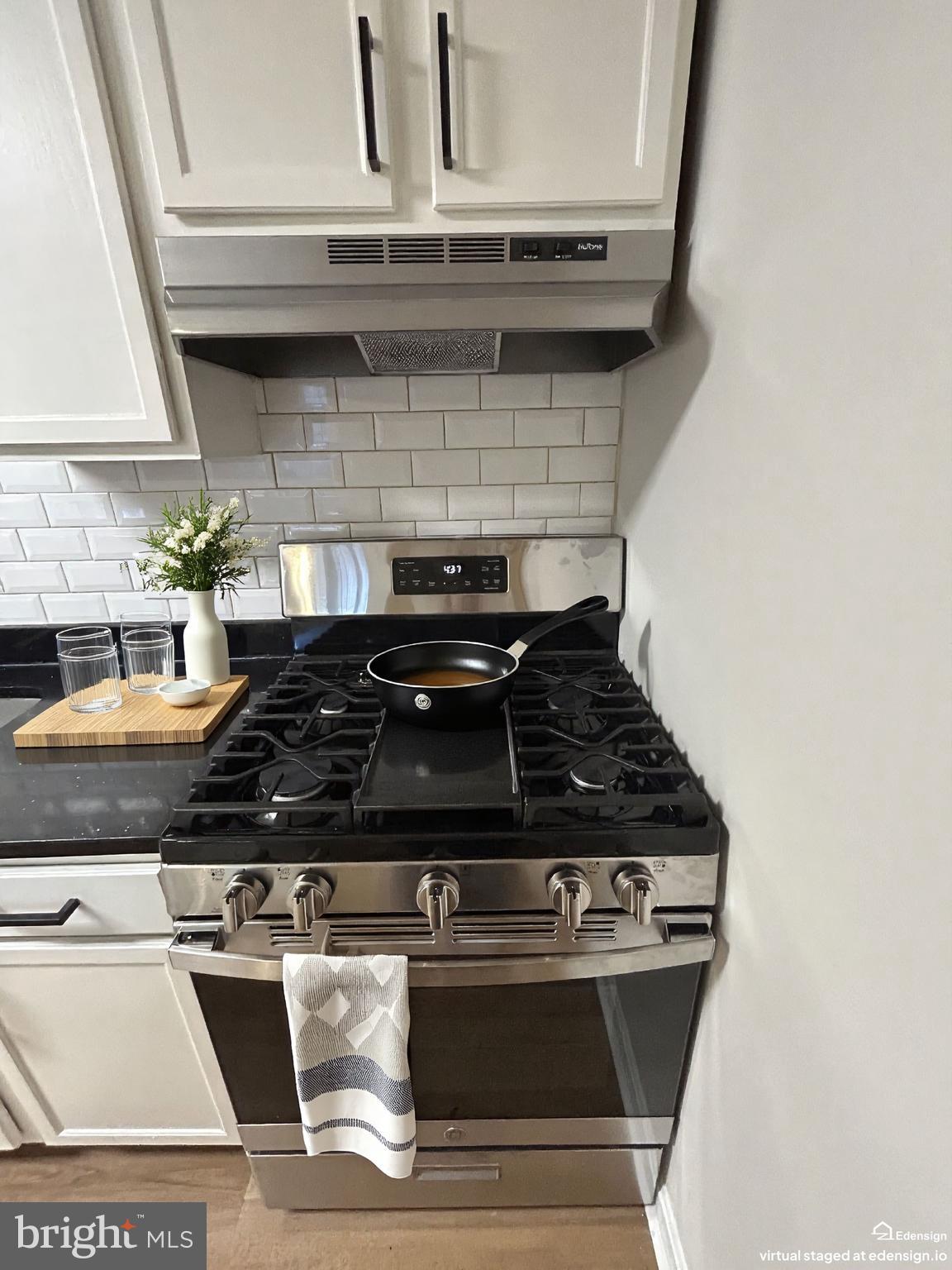 635 Waterloo Road, Unit 222 Warrenton, VA 20186 - Photo 16 of 28 a stove top oven sitting inside of a kitchen