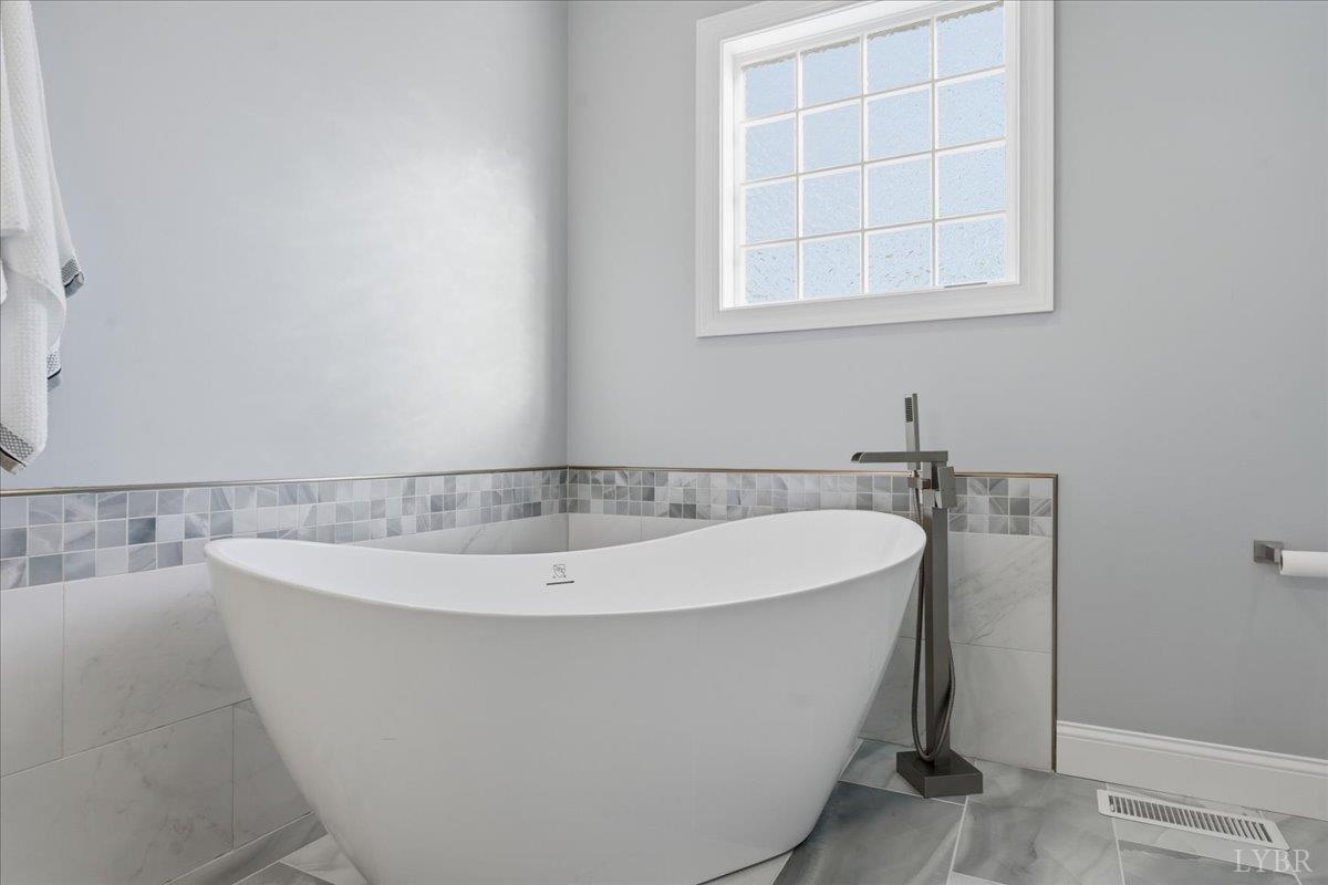 503 Henry Street Gretna, VA 24557 - Photo 14 of 37