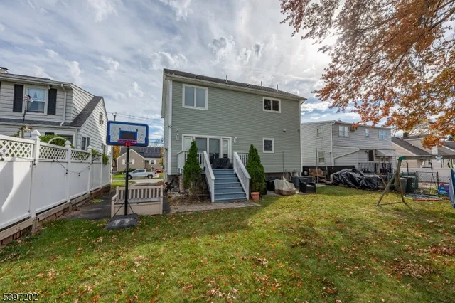 a view of a house with backyard