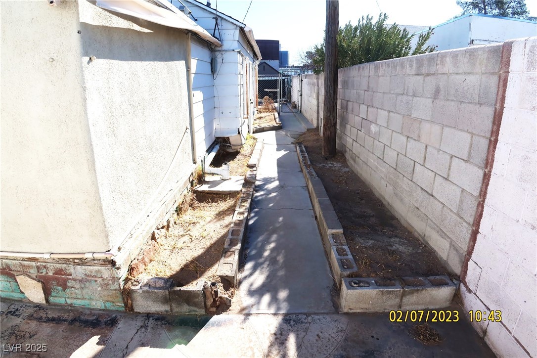 10 East Bonanza Road Las Vegas, NV 89101 - Photo 34 of 35 View of side of home featuring a fenced backyard and stucco siding