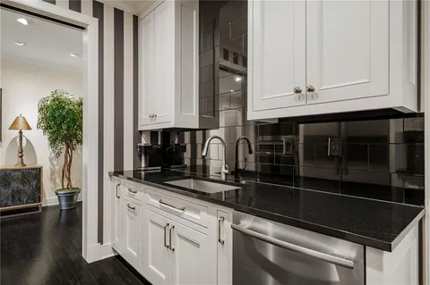 $695,000 | 400 West 49th Terrace, Unit 2032, Kansas City, MO 64112