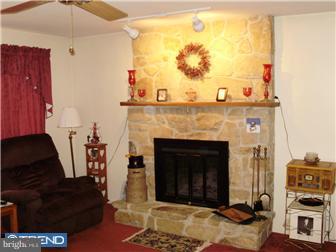 330 Zynn Road Downingtown, PA 19335 - Photo 5 of 12 Living Room
