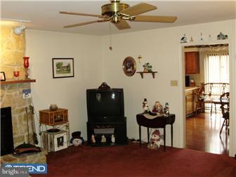 330 Zynn Road Downingtown, PA 19335 - Photo 6 of 12 Living Room