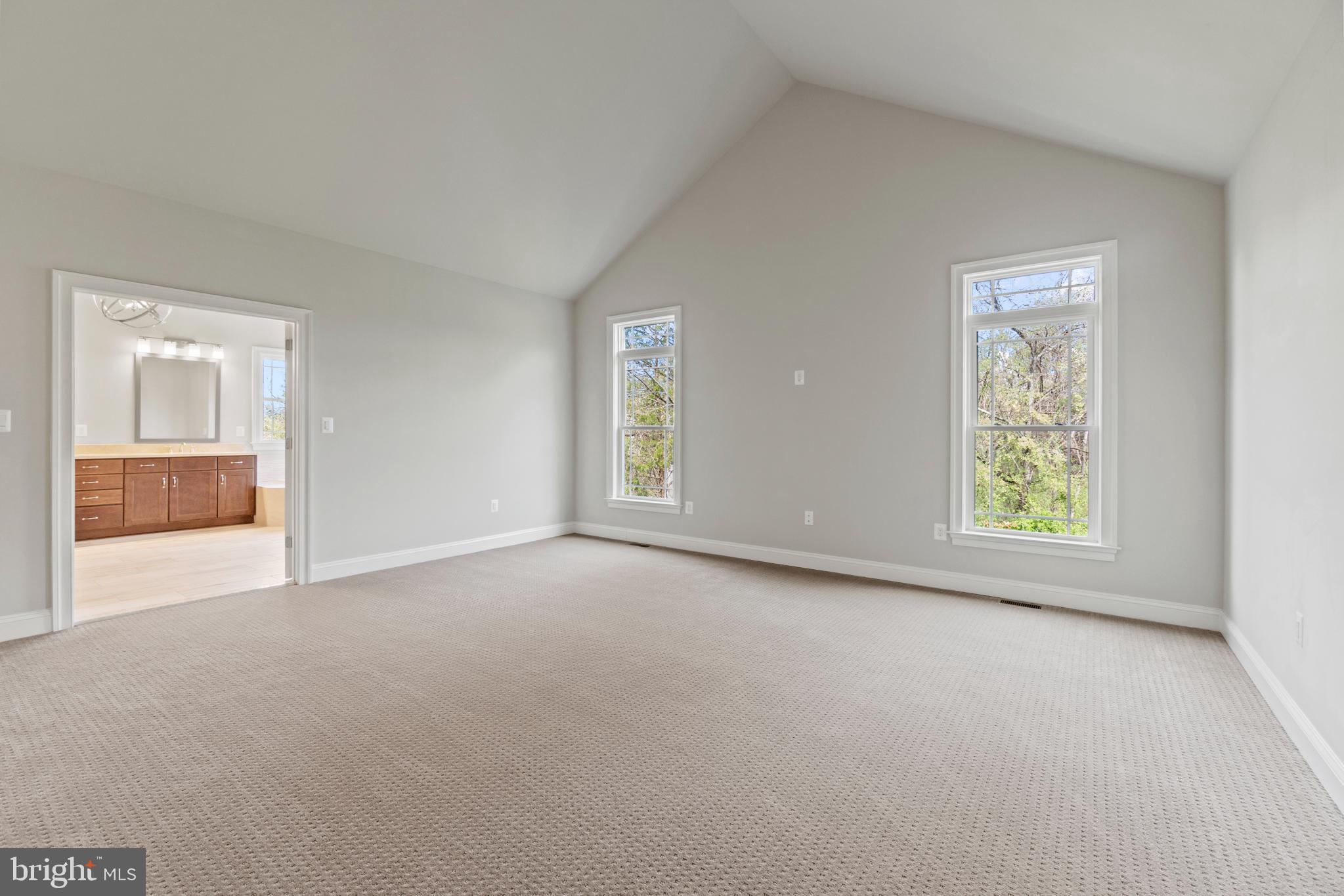 13725 Orlando Road Nokesville, VA 20181 - Photo 33 of 65 an empty room with windows and closet
