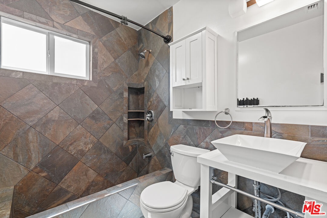 4352 Globe Avenue Culver City, CA 90230 - Photo 19 of 30 a bathroom with a sink toilet a mirror and shower