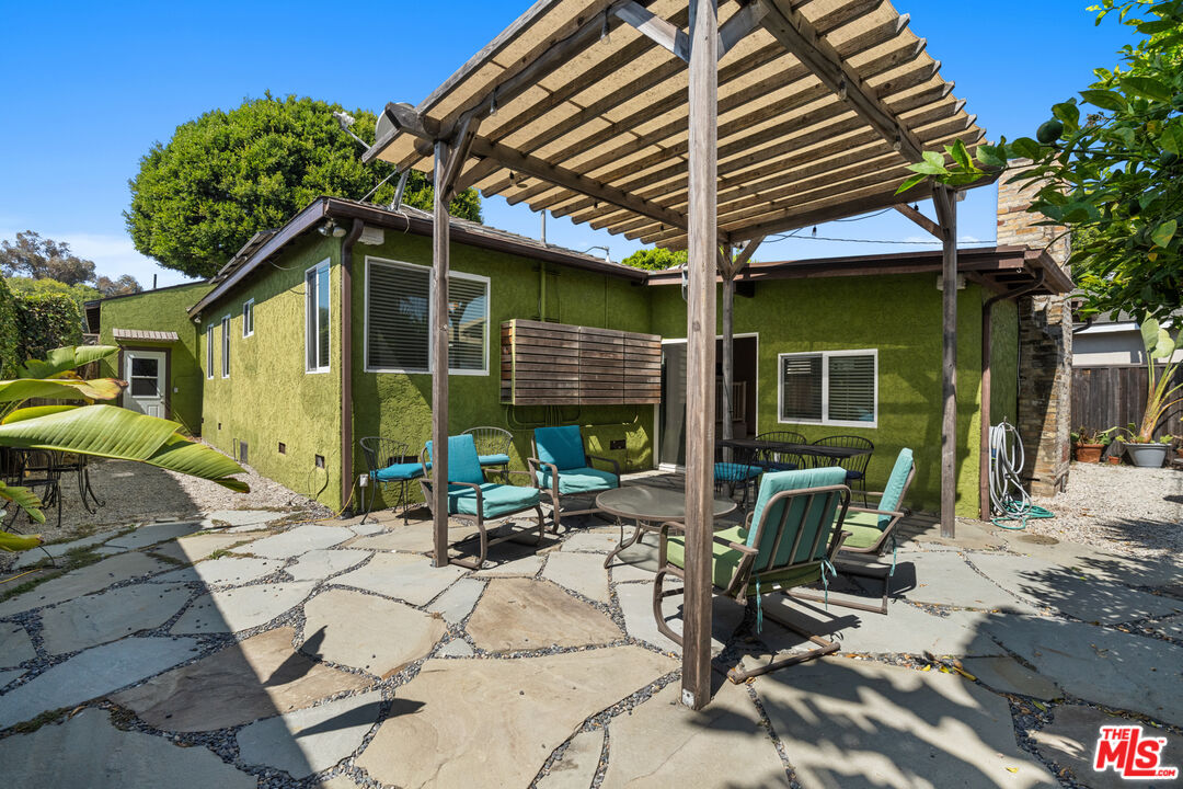 4352 Globe Avenue Culver City, CA 90230 - Photo 23 of 30 a view of backyard with wheel chair and table