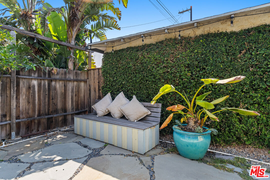 4352 Globe Avenue Culver City, CA 90230 - Photo 24 of 30 a outdoor living space with furniture