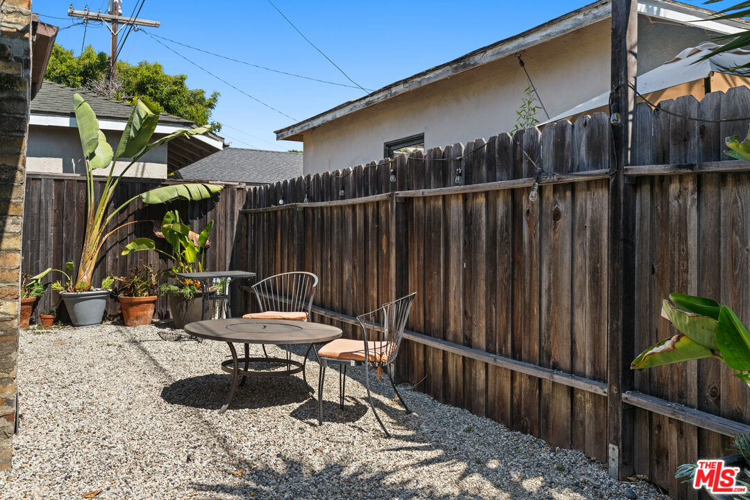 4352 Globe Avenue Culver City, CA 90230 - Photo 25 of 30 a backyard of a house with table and chairs