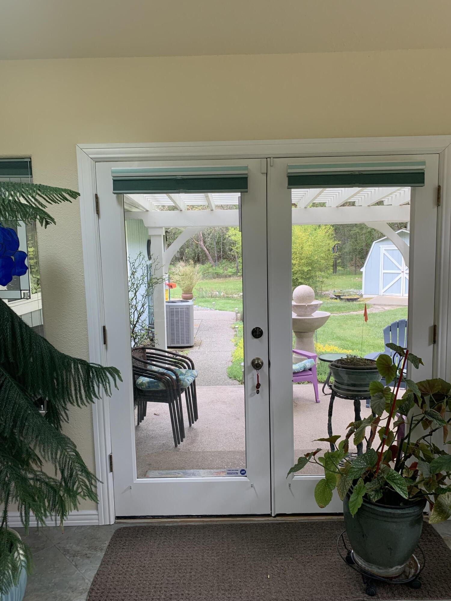 5822 New Hope Road Grants Pass, OR 97527 - Photo 19 of 36 Sunroom to Covered Patio