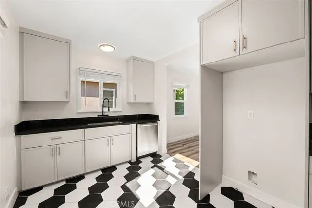 $1,525,000 | 2155 Euclid Avenue, Long Beach, CA 90815