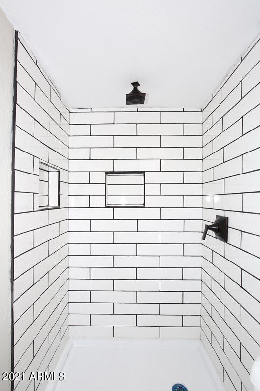 353 East Thomas Road, Unit C406 Phoenix, AZ 85012 - Photo 13 of 31 Master Bath-Shower