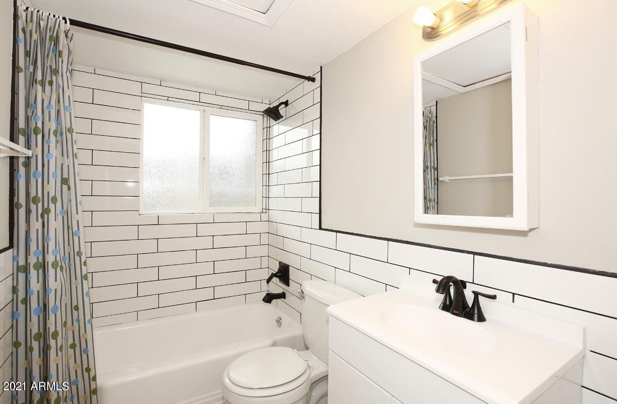 353 East Thomas Road, Unit C406 Phoenix, AZ 85012 - Photo 18 of 31 Guest Bath