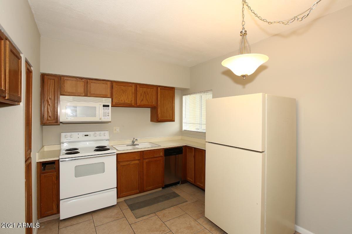 353 East Thomas Road, Unit C406 Phoenix, AZ 85012 - Photo 7 of 31 Kitchen