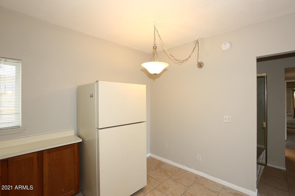 353 East Thomas Road, Unit C406 Phoenix, AZ 85012 - Photo 9 of 31 Kitchen3