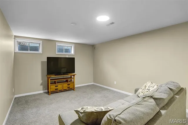 $289,900 | 404 Roberta Street, New Haven, MO 63068