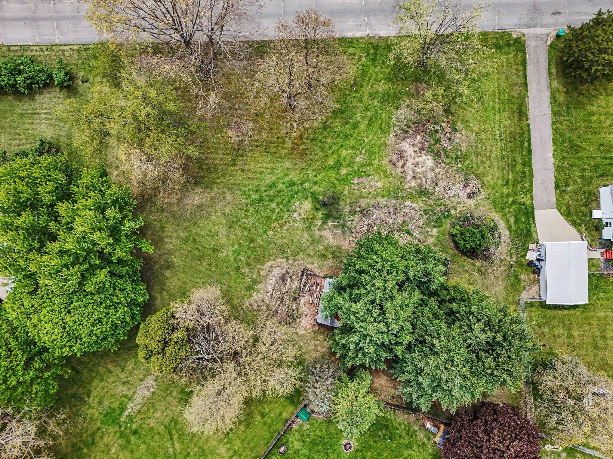 18-19 Elizabeth Drive Three Rivers, MI 49093 - Photo 12 of 24 013_file_6472
