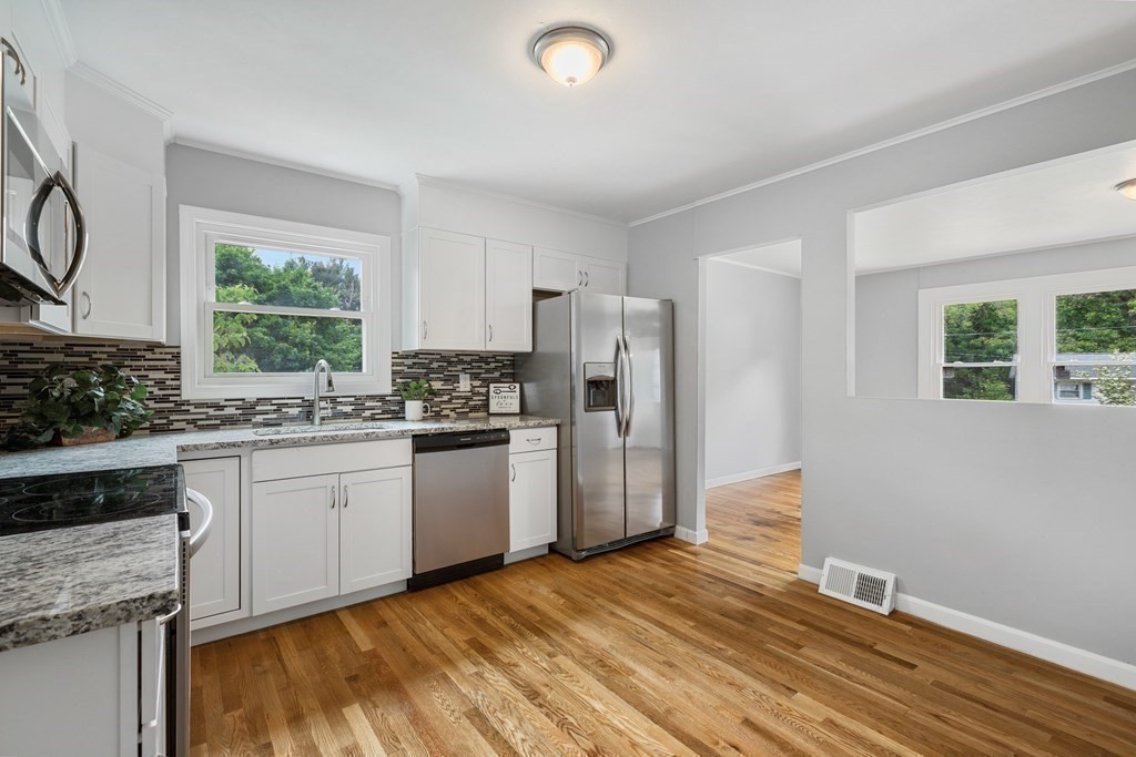 29 Riley Road Northborough, MA 01532 - Photo 4 of 24 Gallery Image 4