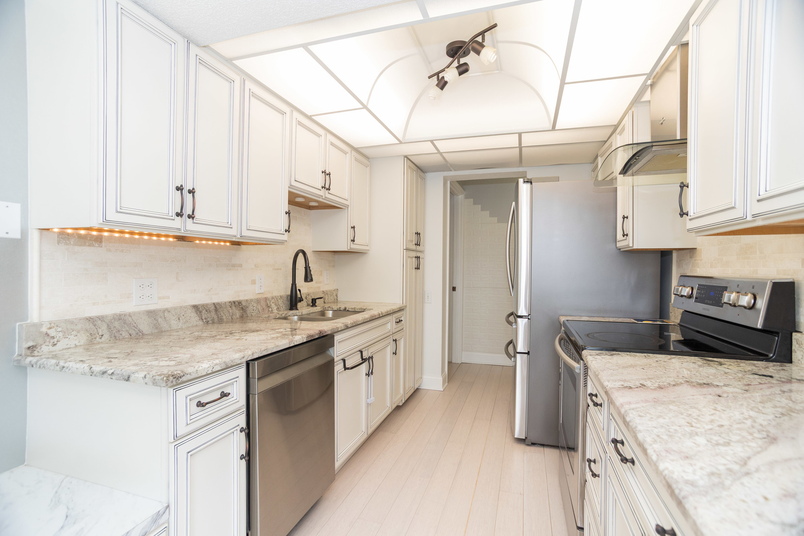 2 South Atrium Way, Unit 208 Elmhurst, IL 60126 - Photo 11 of 26