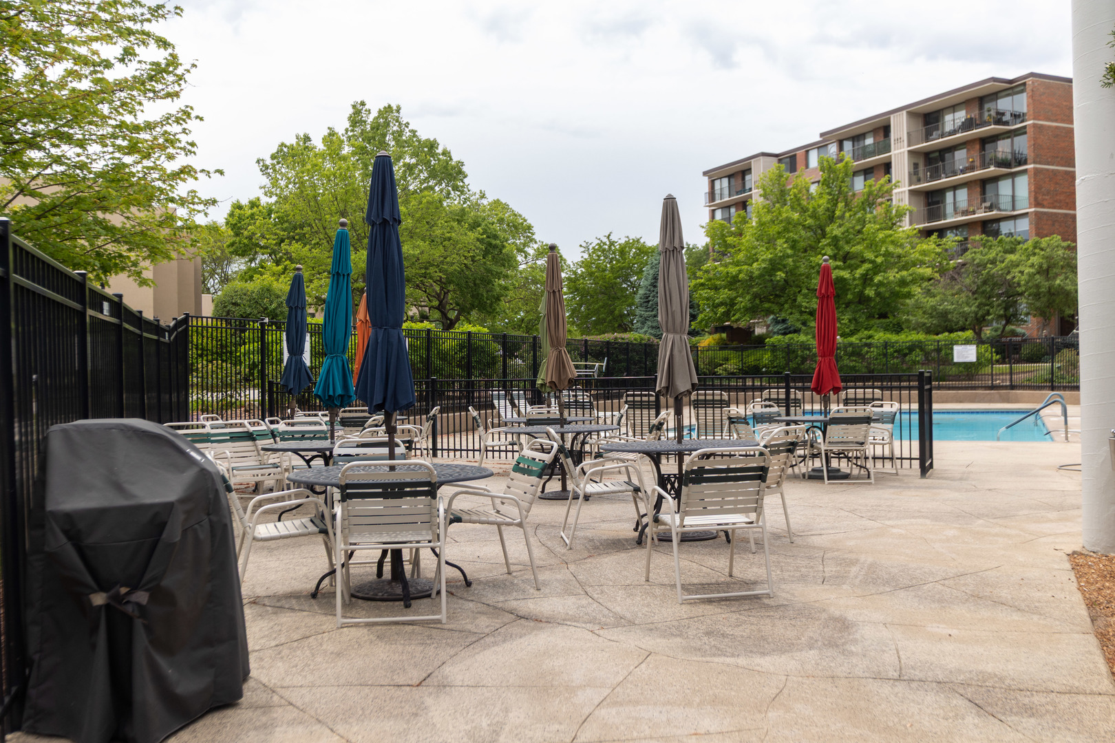 2 South Atrium Way, Unit 208 Elmhurst, IL 60126 - Photo 19 of 26