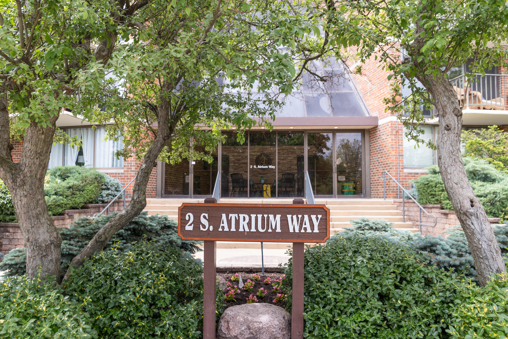 2 South Atrium Way, Unit 208 Elmhurst, IL 60126 - Photo 2 of 26