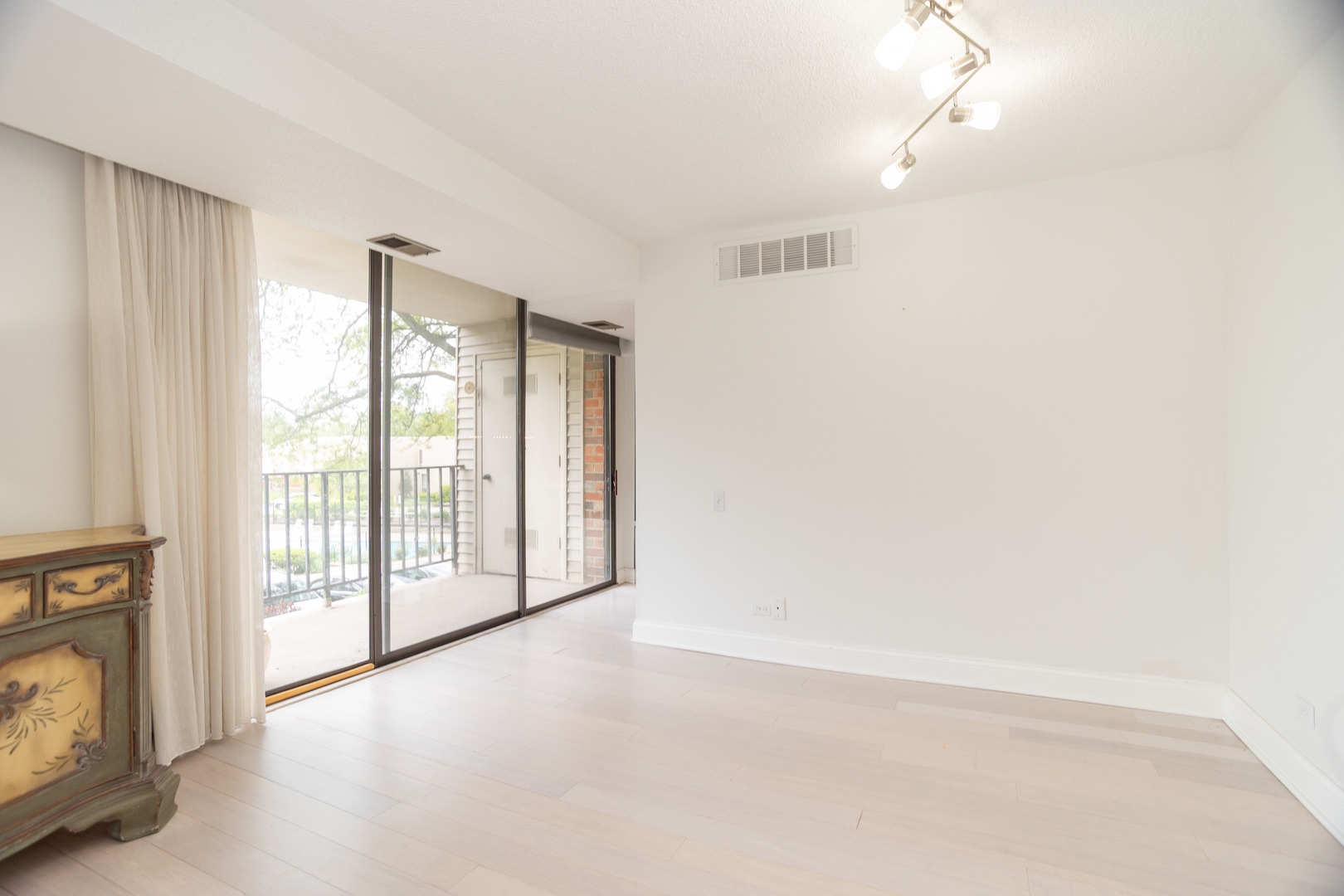 2 South Atrium Way, Unit 208 Elmhurst, IL 60126 - Photo 8 of 26