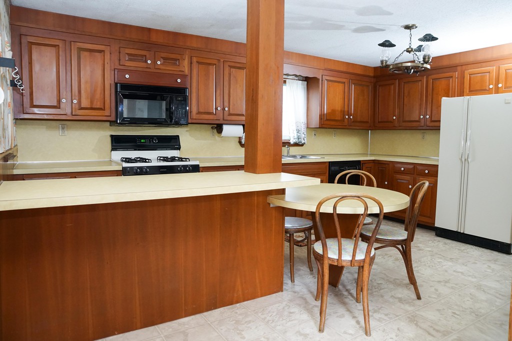 183 State Road Dartmouth, MA 02747 - Photo 5 of 22 Gallery Image 5