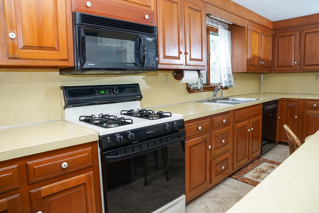 183 State Road Dartmouth, MA 02747 - Photo 6 of 22 Gallery Image 6
