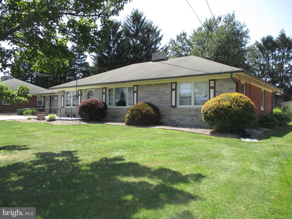 901 Hanover Road York, PA 17408 - Photo 2 of 43