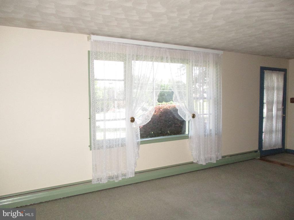 901 Hanover Road York, PA 17408 - Photo 3 of 43