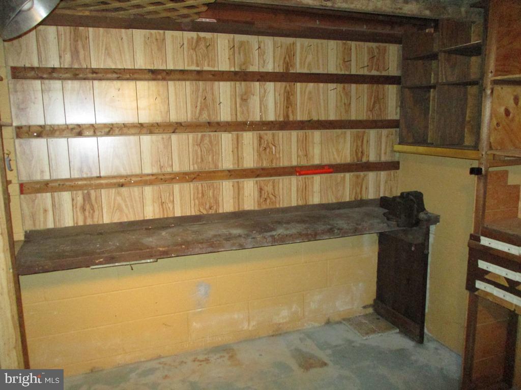 901 Hanover Road York, PA 17408 - Photo 28 of 43